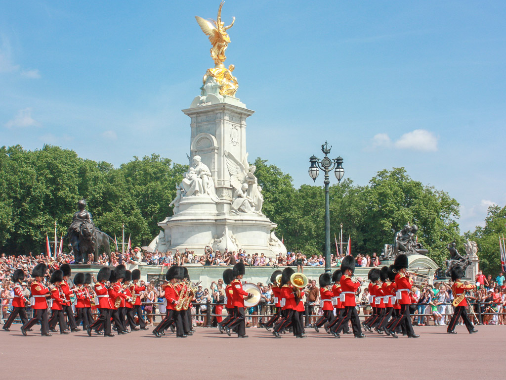 changing of the guards, buckingham palace, london, england, uk