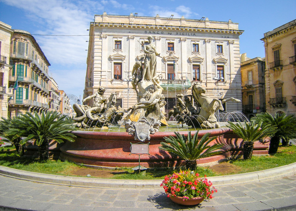 Fontana di Diana, Piazza Archimede. Ortigia, Siracusa, Sicilia, Italia