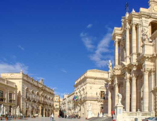 Piazza Duomo, Ortigia, Siracusa, Sicily, Italy