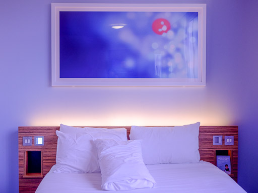 TravelAfter5_Dumb Money-Saving_Hotel TravelAfter5_Dumb Money Saving_Bed in Hotel Room